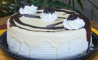 Bolo de Doce de Leite com Ameixa